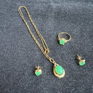 Elegant Gold and Green jade Jewelry Set